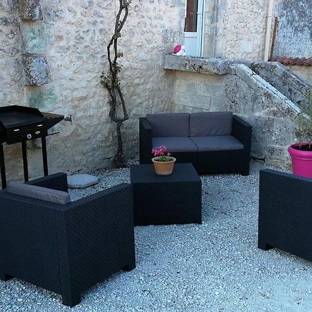 Maison Charentaise A La Campagne Becheresse Exterior photo