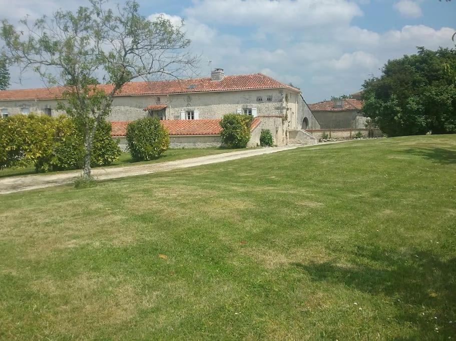 Maison Charentaise A La Campagne Becheresse Exterior photo