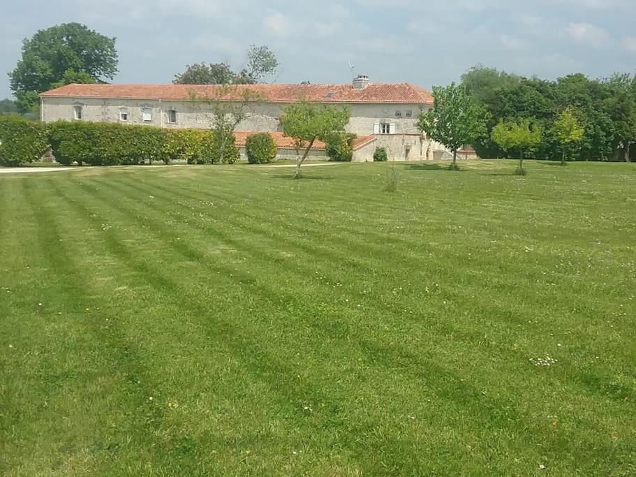 Maison Charentaise A La Campagne Becheresse Exterior photo