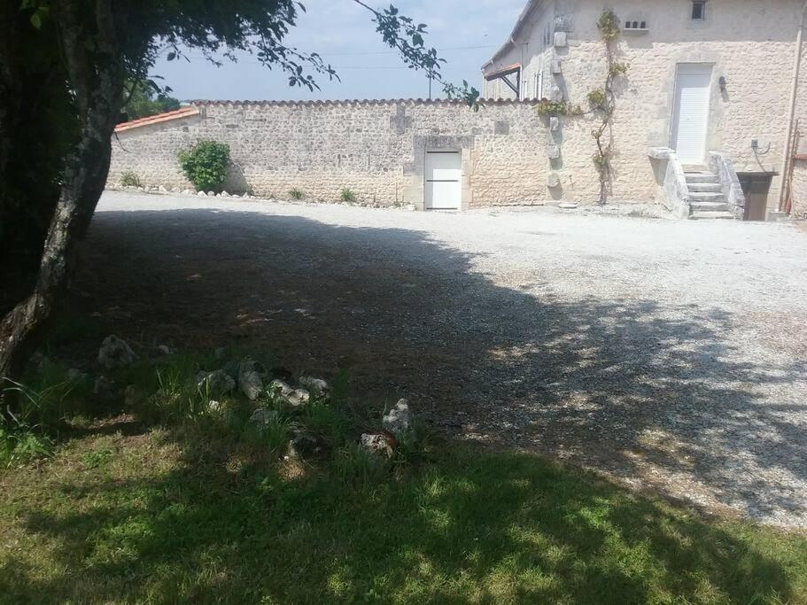 Maison Charentaise A La Campagne Becheresse Exterior photo